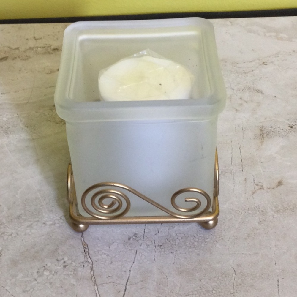Gold swirl candle holder with frosted glass